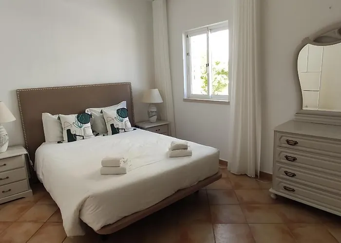 Casa Golfinho, Villa *