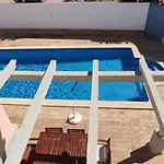 Casa Golfinho, Villa *