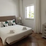 Casa Golfinho, Villa *